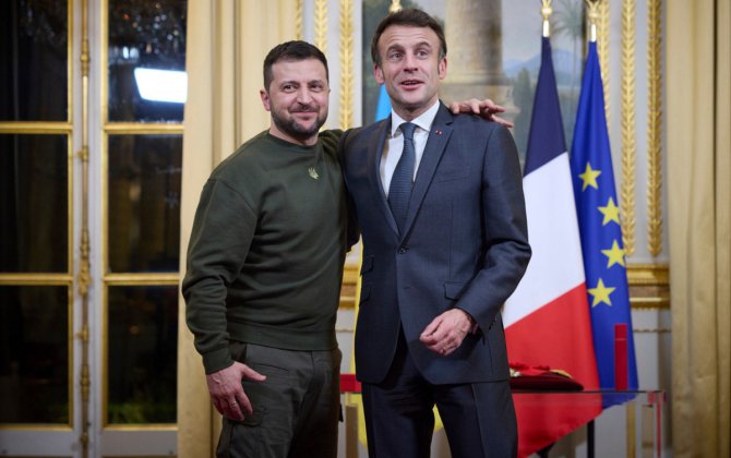Зеленский вновь едет во Францию