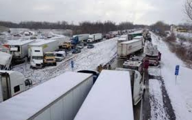 NBC: В Индиане более 40 машин попали в ДТП из-за снегопада