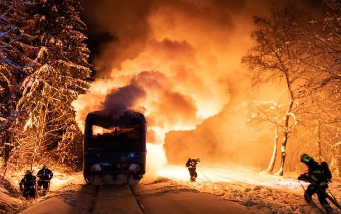Partizanlar Rusiyada hərbi elektrovozu yandırdı...- 