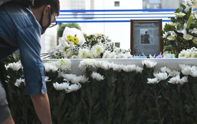 Тысячи человек отдали дань памяти жертвам самого смертоносного пожара в Гонконге