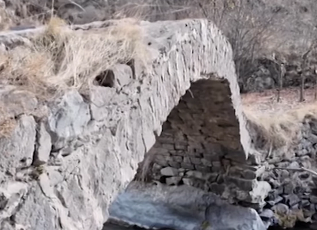 Qədim Kəlbəcərin NADİR GÖRÜNTÜLƏRİ: Tarixi körpünün restavrasiyaya ehtiyacı var