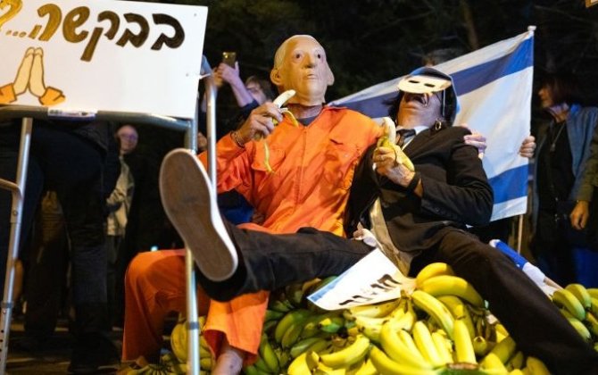 Netanyahunun dələduzluq əməllərinə görə əfv istəməsindən sonra Təl-Əvivdə kəskin etiraz aksiyası keçirildi...+VİDEO