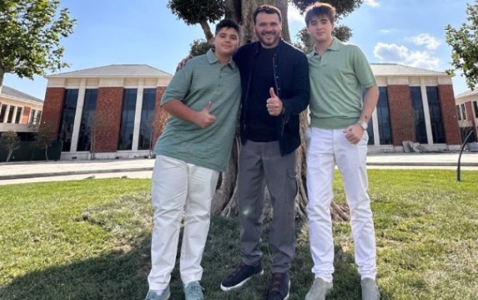 Emin əkizlərini belə təbrik etdi - VİDEO