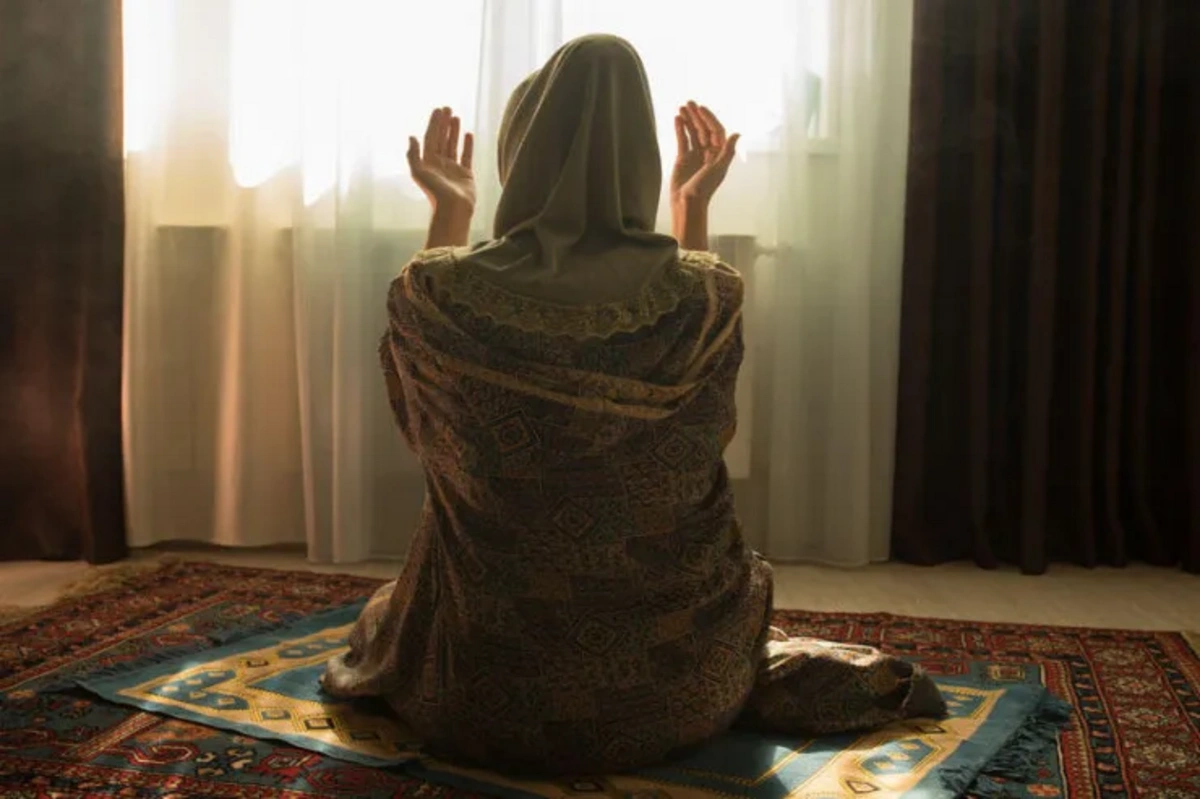 Xırdalanda kişi namaza görə arvadını döyüb dişlərini sındırdı