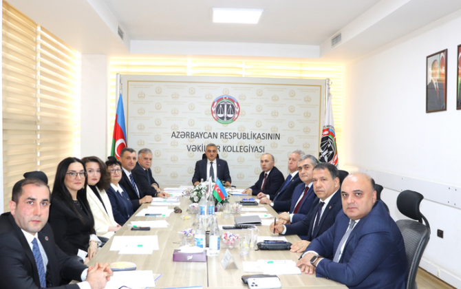 Bir vəkilə xəbərdarlıq edildi, biri isə cərimələndi