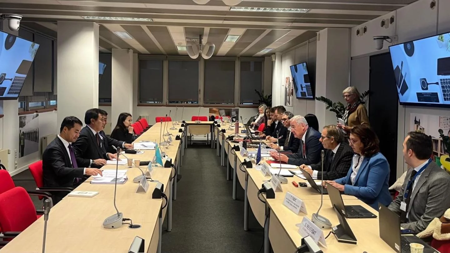 Казахстан и ЕС начали переговоры об упрощении визового режима