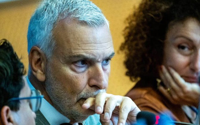 Замешанный в скандале о мошенничестве чиновник Европейской комиссии ушел на пенсию