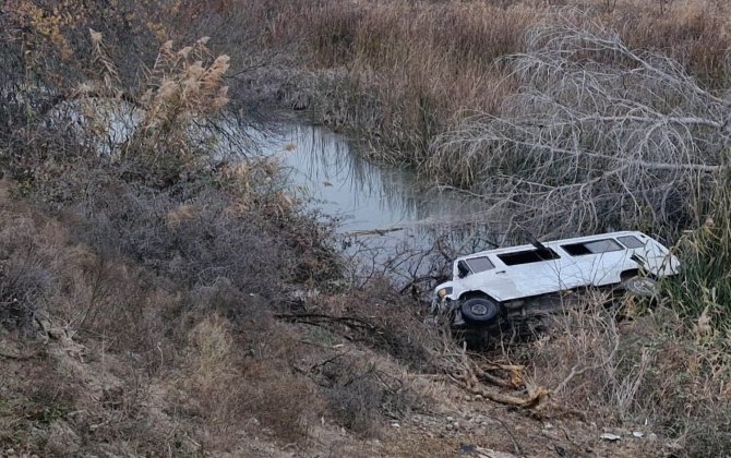 Şəmkirdə fəhlə daşıyan mikroavtobus su kanalına aşdı: 12 yaralı var - ADLAR - YENİLƏNİB