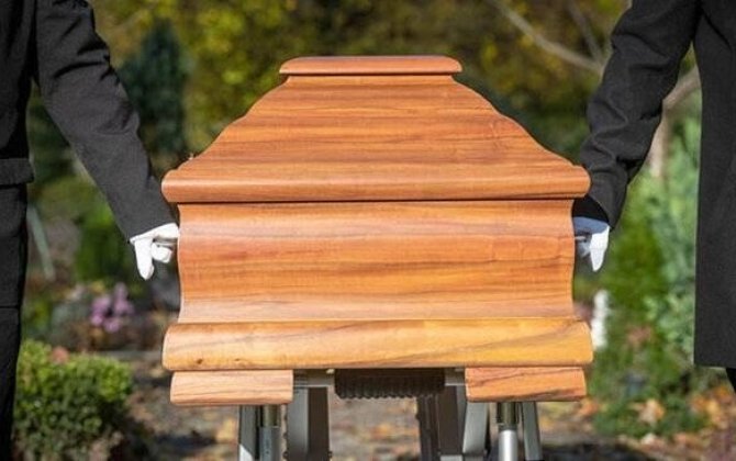 Tabuta qoyulan 95 yaşlı qadın altı gündən sonra 