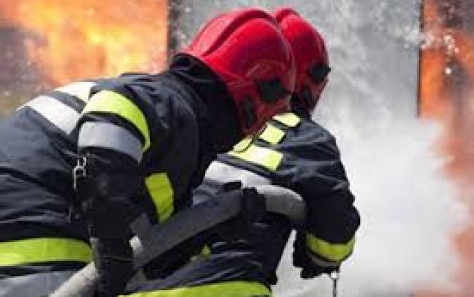 Bakıda beşmərtəbəli yaşayış binasında yanğın oldu