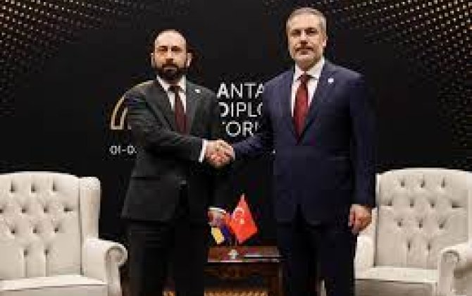 Главы МИД Турции и Армении провели встречу на ногах в Вене