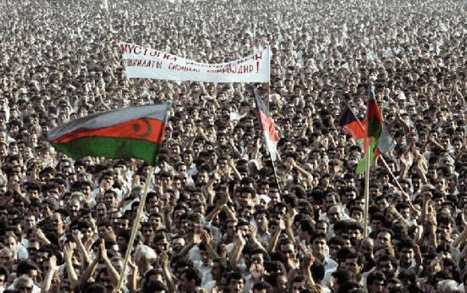 Azərbaycan xalqının meydanda Rusiya imperiyasına qarşı hərəkatı Artur Rasizadənin bu qərarıyla dağıdıldı...