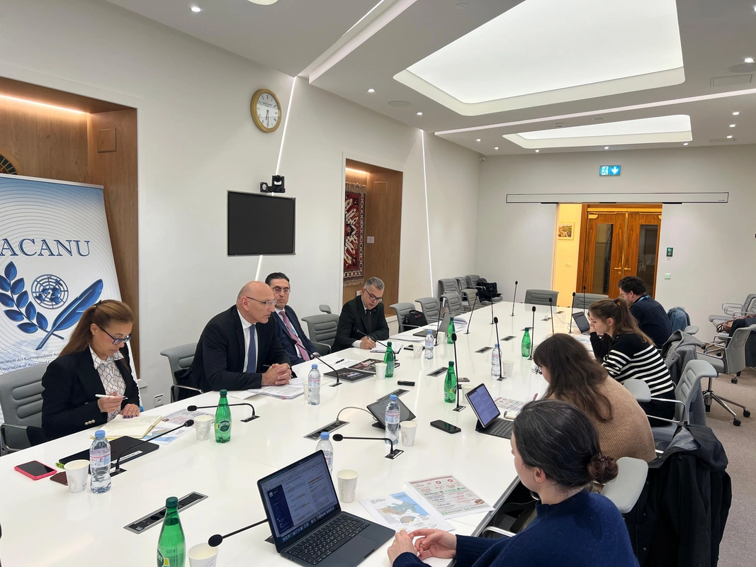 Elçin Əmirbəyov Cenevrədə Azərbaycan-Ermənistan sülh prosesi ilə bağlı jurnalistlərin suallarını cavablandırıb - FOTO