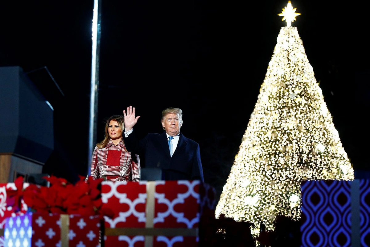 Donald və Melaniya Tramp Ağ Evdə Milad ağacının işıqlarını yandırdılar