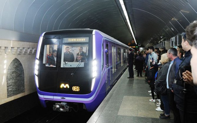 В бакинском метро произошла неисправность, пассажиров высадили из поезда