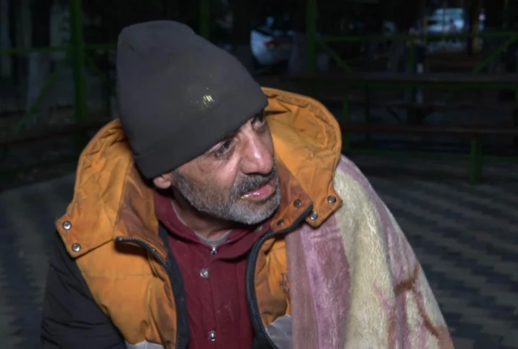 50-летнего мужчину выселили из съемного жилья: На улице холодно, я замерзаю