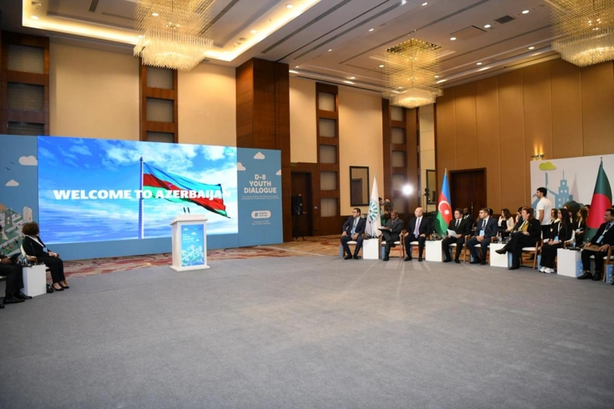 Bakıda ilk dəfə D-8 Gənclər Dialoqu keçirilir - FOTOLAR