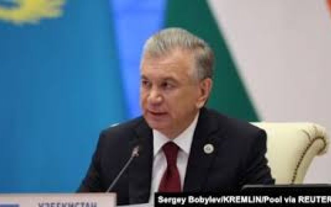 Президент Узбекистана помиловал сотни человек