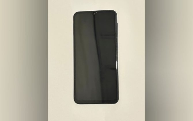 Ana həbsdə olan oğluna telefon keçirmək istədi