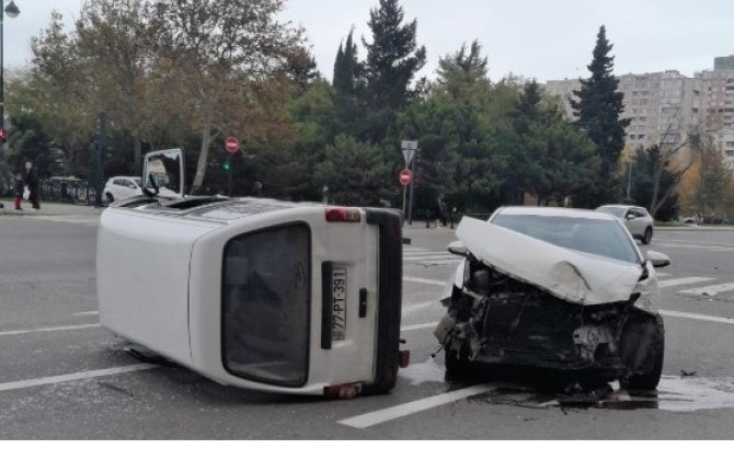 Bakıda qəza - Xəsarət alanlar var