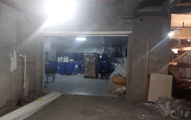 Bakıda yanğın təhlükəli kosmetoloji vasitələrin satışı anbarının fəaliyyəti dayandırılıb - VİDEO