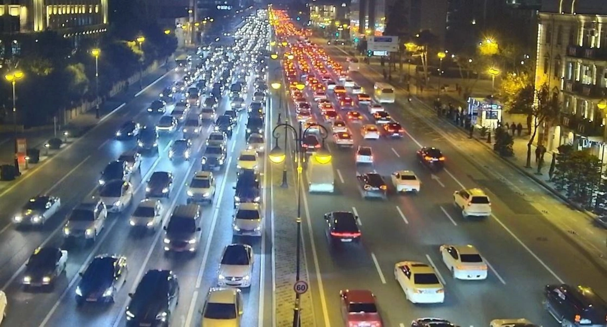 Paytaxtın bəzi küçələrində sıxlıq müşahidə olunur