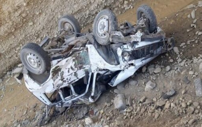 Lerikdə avtomobil  dərəyə aşdı - Ölən var