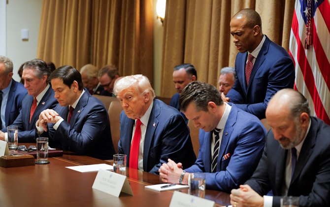 Трамп проведет заседание круглого стола по необъявленной теме в закрытом режиме