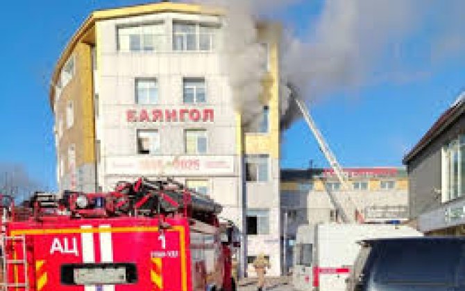 В Улан-Удэ пять человек отравились угарным газом из-за пожара в ТЦ