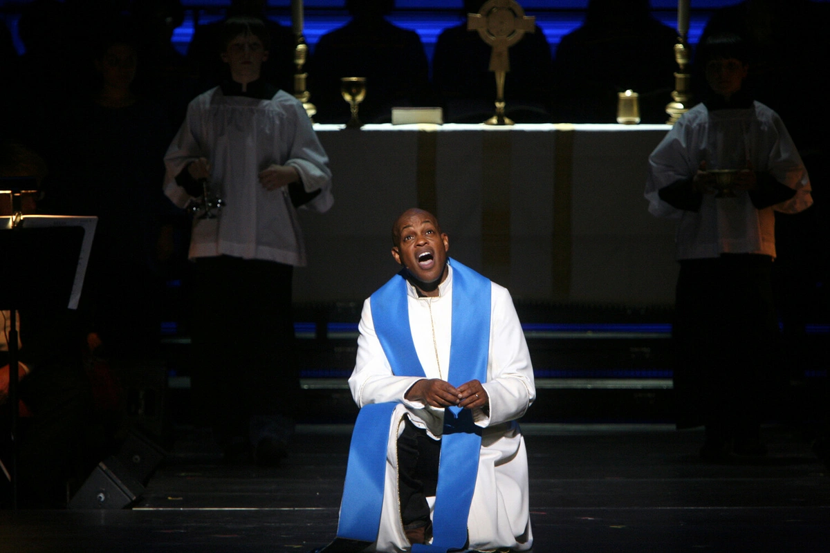 ABŞ-də məşhur opera müğənnisi oğlu tərəfindən bıçaqlanaraq öldürülüb