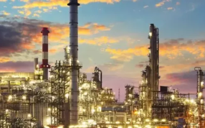 Rusiyanın 5 ən güclü neft zavodundan biri ikinci gecədir ki, vurulur, yanır...-VİDEO