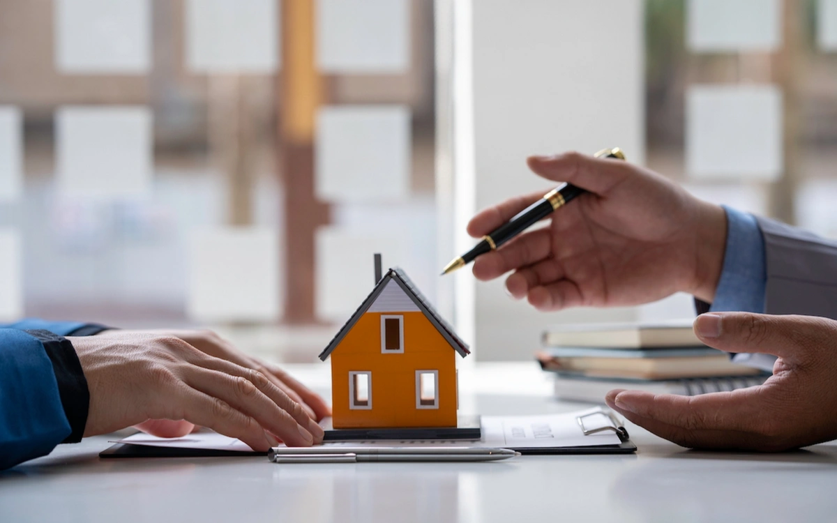 Özbəkistanda mənzil və avtomobilləri nağd pulla almaq qadağan edildi