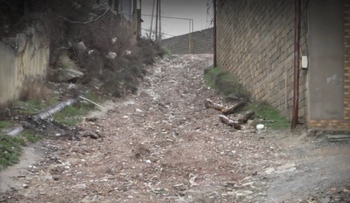 Səbailin bitmək bilməyən yol problemi: Sakinlərin şikayətinə niyə baxılmır? - VİDEO