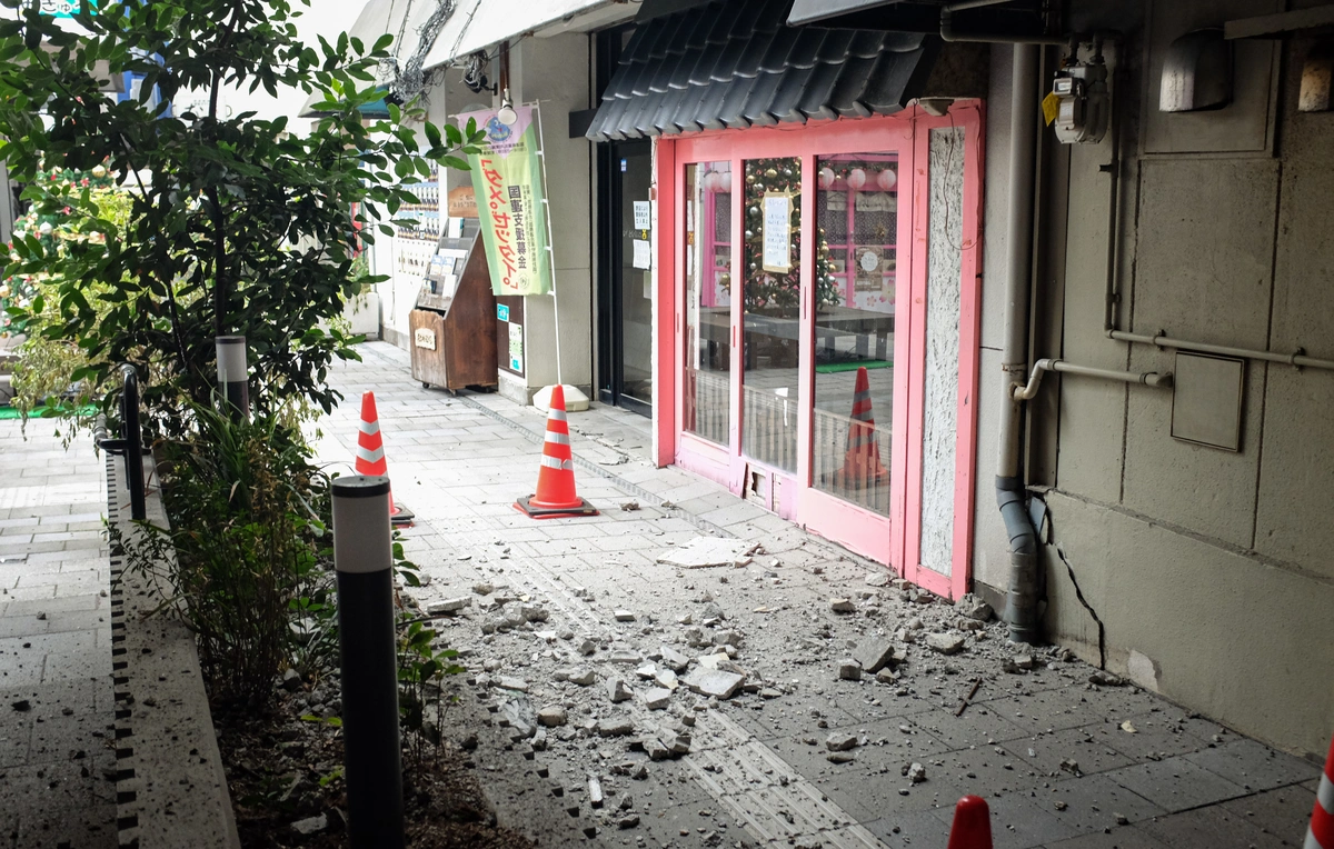 В Японии произошло мощное землетрясение, есть угроза цунами