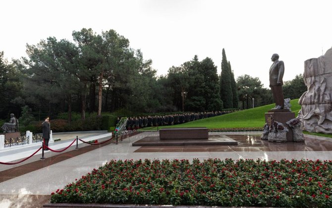 DİN-in şəxsi heyəti Ulu Öndərin məzarını ziyarət etdi - FOTO/VİDEO