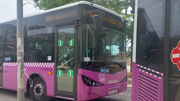 В Баку пассажир избил водителя автобуса