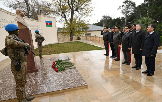 Azərbaycan müdafiə naziri və Özbəkistanın hərbi nümayəndə heyəti komando hərbi hissəsində olublar - FOTO - VİDEO