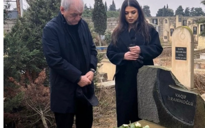 Fəxrəddin Manafov onun məzarı başında - VİDEO