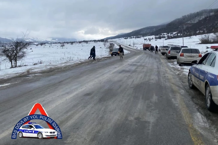 Дорожная полиция Азербайджана обратилась к водителям на фоне непогоды