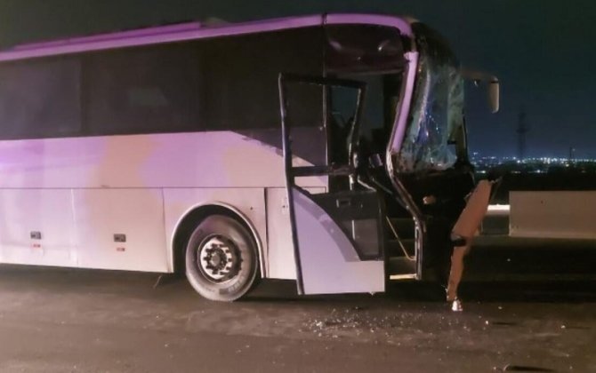 Saray körpüsündə avtomobil ilə avtobus TOQQUŞDU - yaralanan var - VİDEO