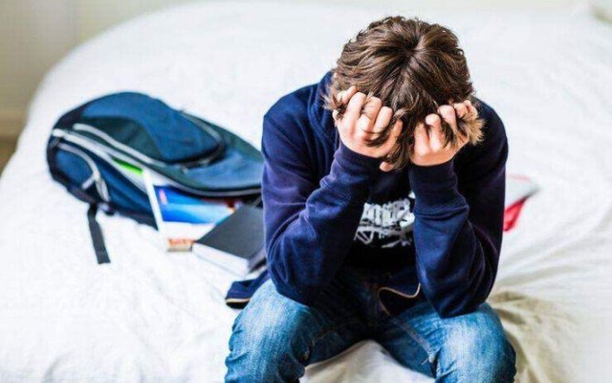 Yeniyetmə sevgilisinin anasını və onun iki uşağını öldürdü