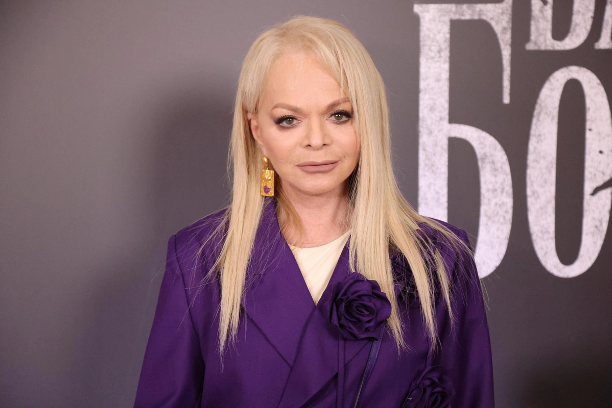 Жительница Казани задолжала Ларисе Долиной миллионы рублей из-за продажи карты мошенникам