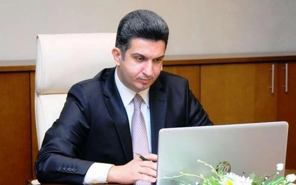 Новый глава ИВ Гёйгёльского района уволил трех должностных лиц