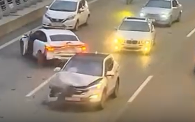 Участники свадебного кортежа устроили цепную аварию в Баку