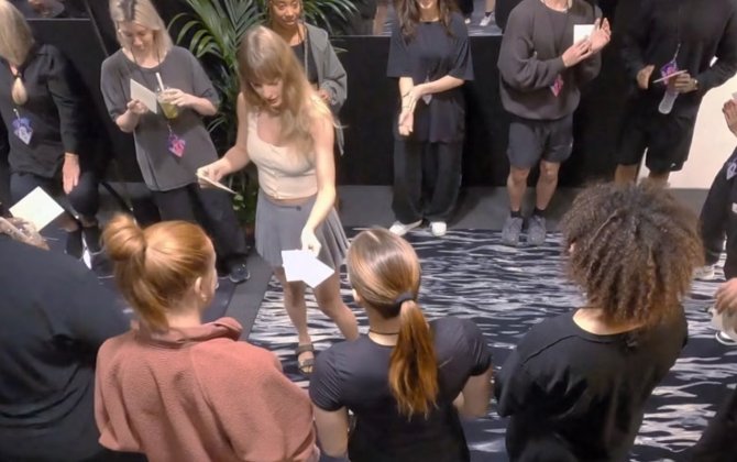 Komandasının hər üzvünə 100 min dollar bonus payladı - VİDEO