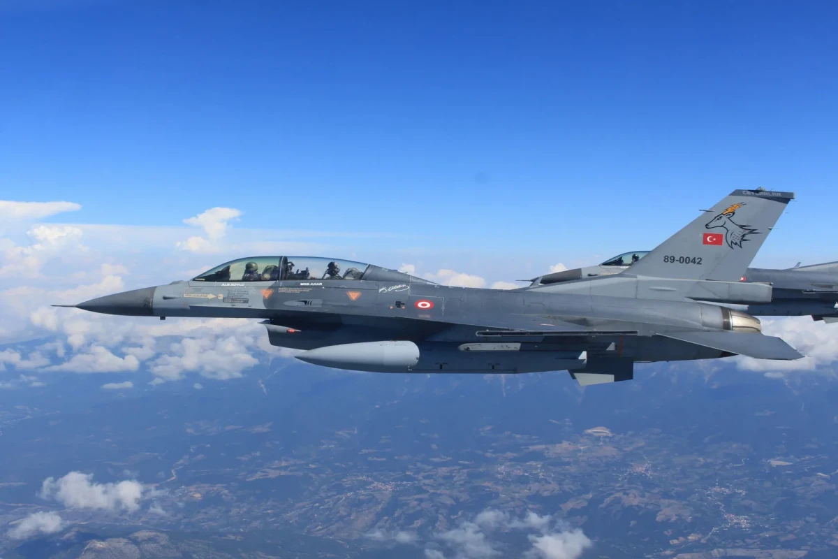 Türkiyə F-16 qırıcıları hava məkanını pozan PUA-nı vurdu