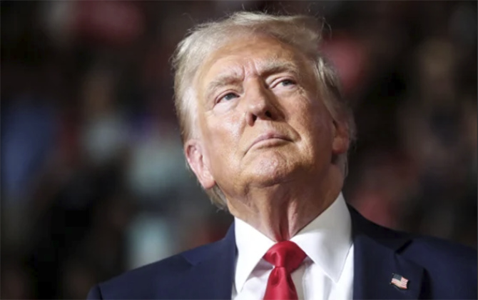 Trampı məhkəməyə verdilər