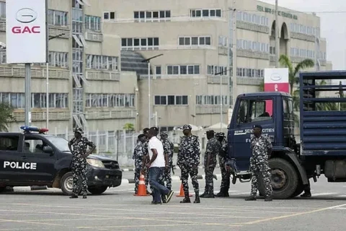 В Нигерии неизвестные похитили 18 человек из автобуса