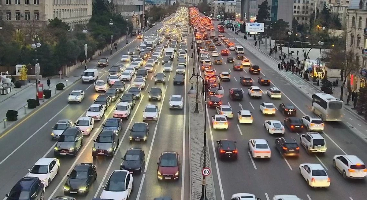 Paytaxtın bəzi küçələrində sıxlıq müşahidə olunur