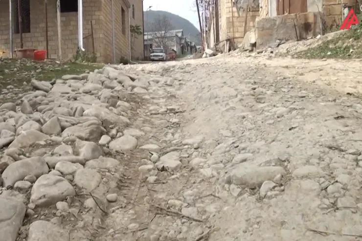 Şamaxıının mərkəzində keçilməz yollar - VİDEO